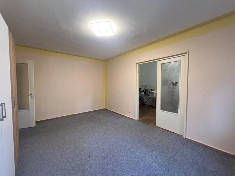 Apartament cu 2 camere nedecomandat în P-ța Doina