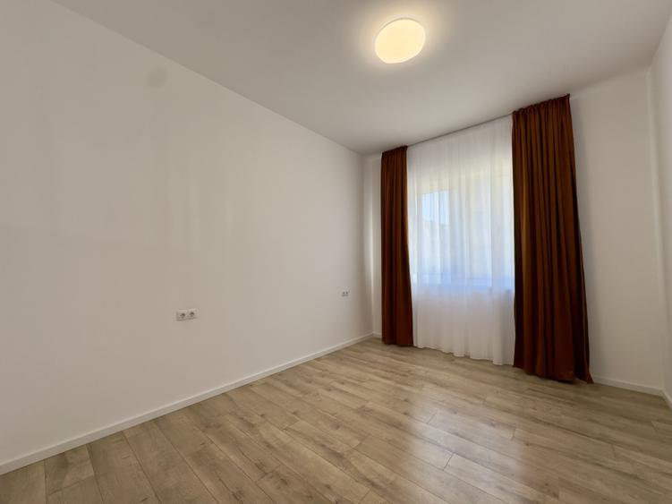 Apartament cu 3 camere semidecomandat în Florești