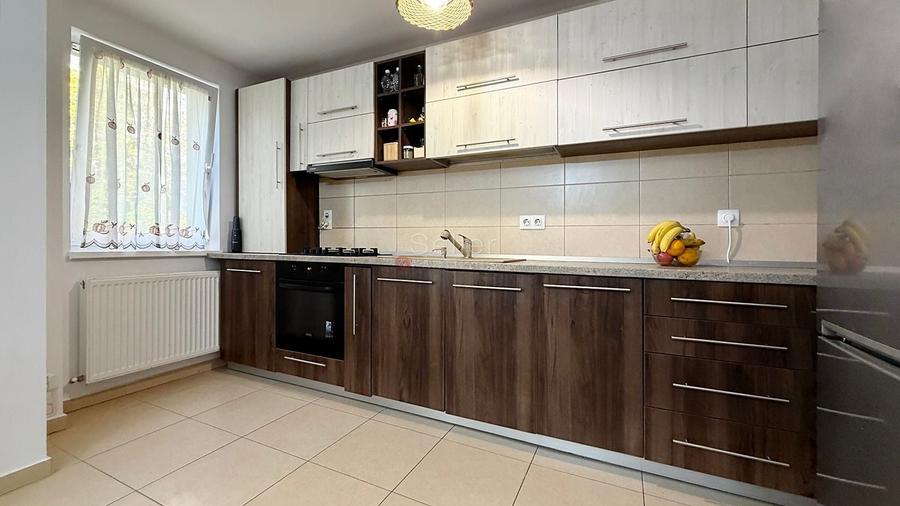 Apartament cu 3 camere decomandat, mobilat în Tractorul