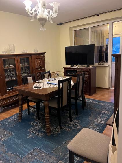 Apartament cu 3 camere decomandat în Tineretului