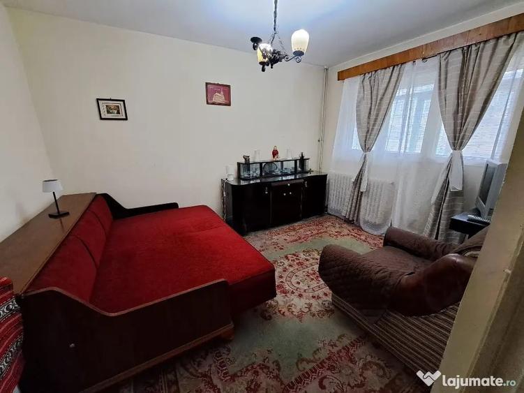 Apartament cu 4 camere decomandat în Central