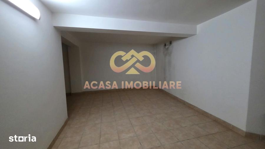 Casă cu 7 camere cu Teren 400 Mp în Tătărași
