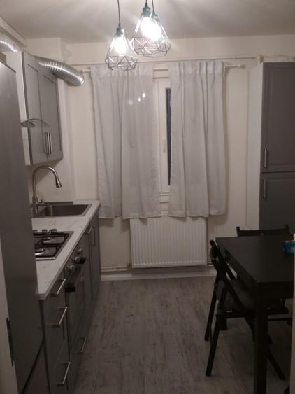 Apartament cu 3 camere decomandat în Torontalului