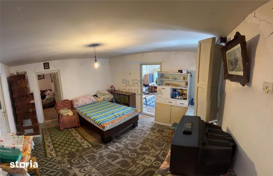 Casă cu 5 camere cu Teren 5588 Mp în Tătăranu