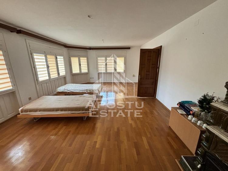 Casă individuală cu 12 camere cu Canalizare în Clocotici