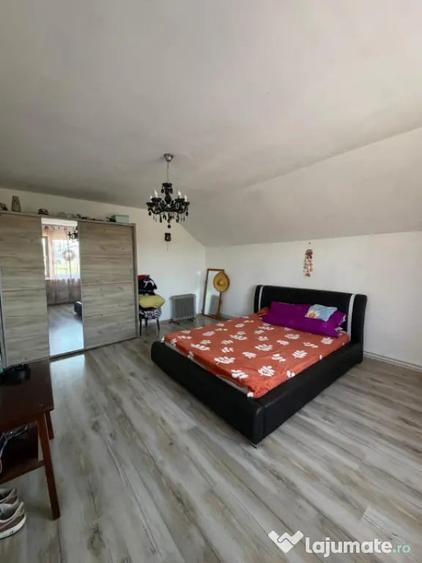 Casă cu 5 camere cu Teren 300 Mp în Bariera Vâlcii