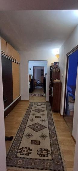 Apartament cu 3 camere decomandat în Micro 6