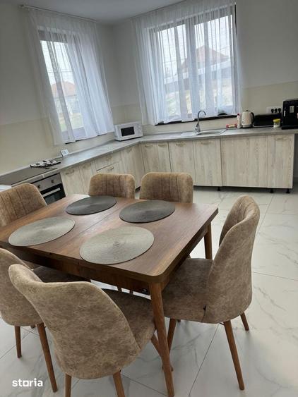 Casă cu 9 camere cu Teren 500 Mp în Sânmartin