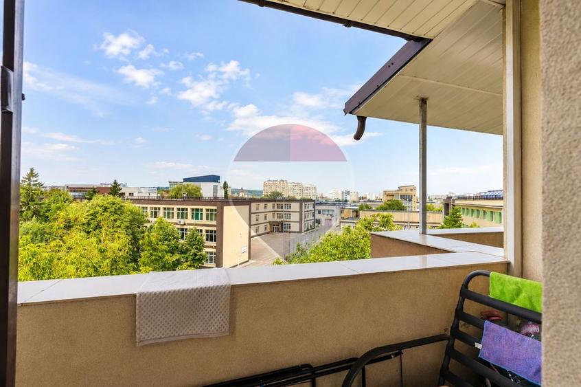 Apartament cu 3 camere decomandat în Baza 3
