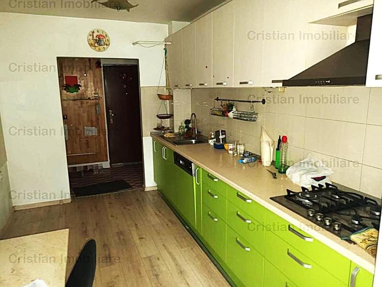 Apartament cu 3 camere decomandat în Viziru 3