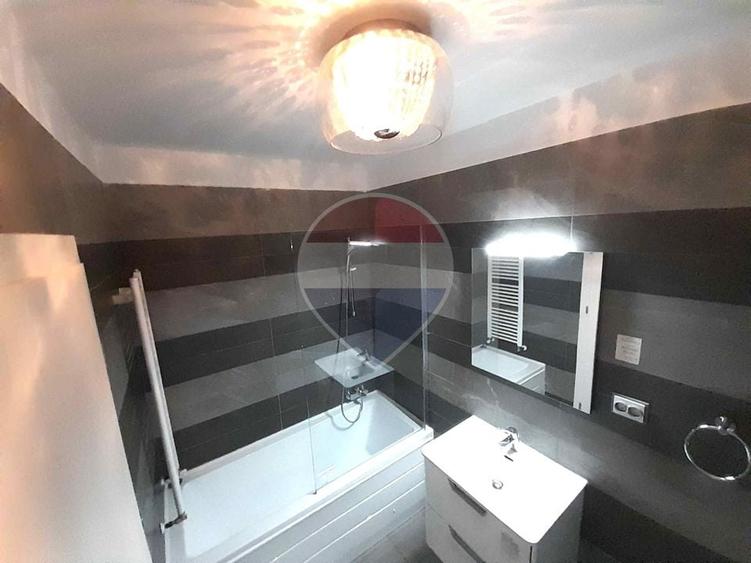 Apartament cu 2 camere semidecomandat în Sopor