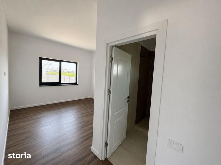 Casă cu 4 camere cu Teren 500 Mp în Clinceni