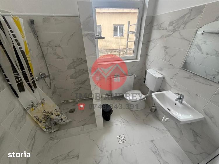 Casă cu 10 camere cu Teren 300 Mp în Central