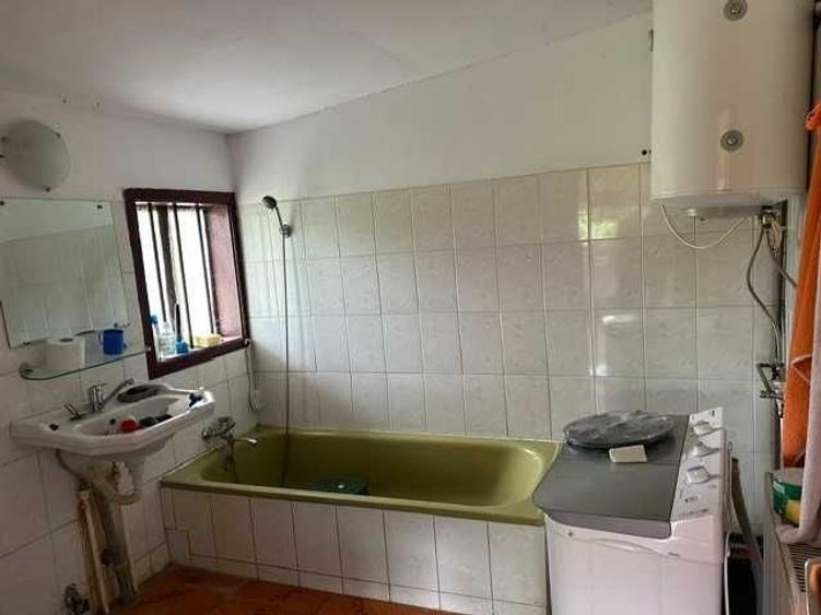 Casă cu 4 camere în Amărăști