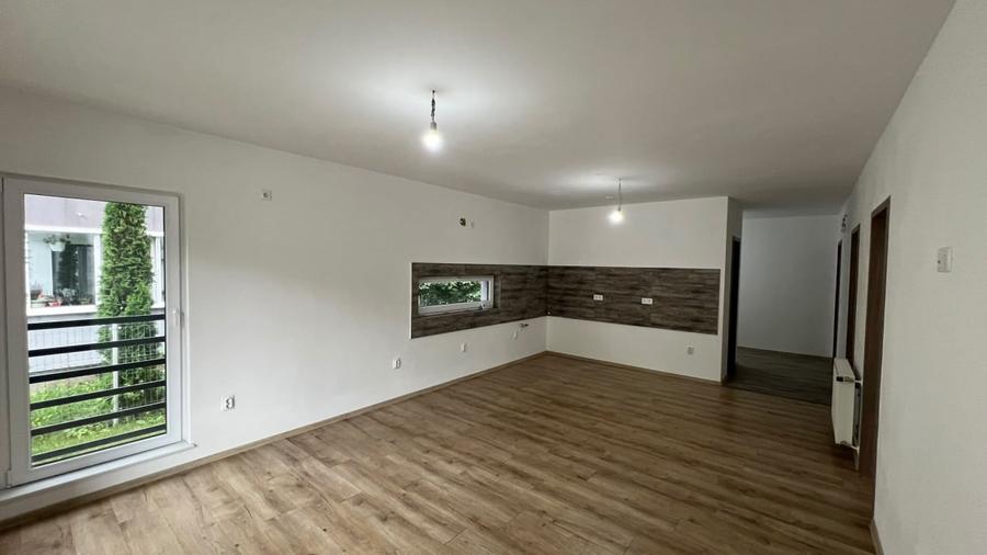 Apartament cu 4 camere decomandat în Independenței