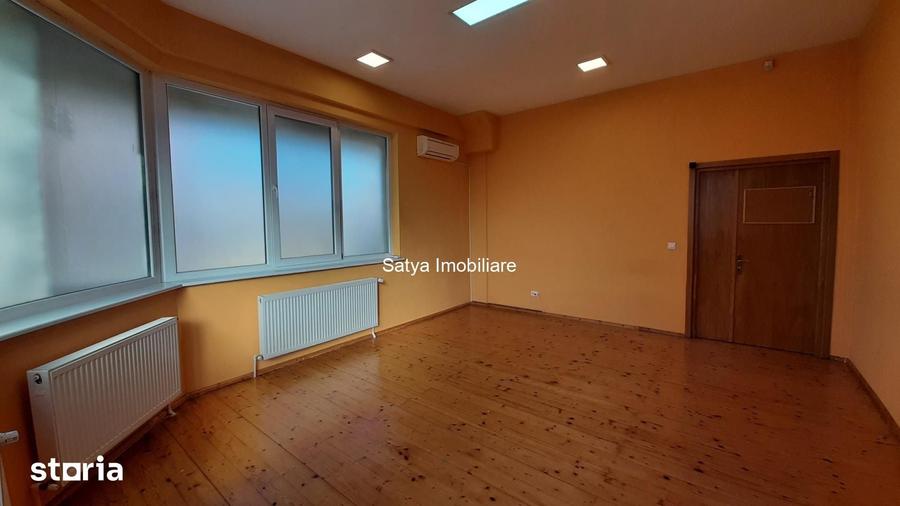 Spațiu comercial, de 385 mp, în Poarta 6