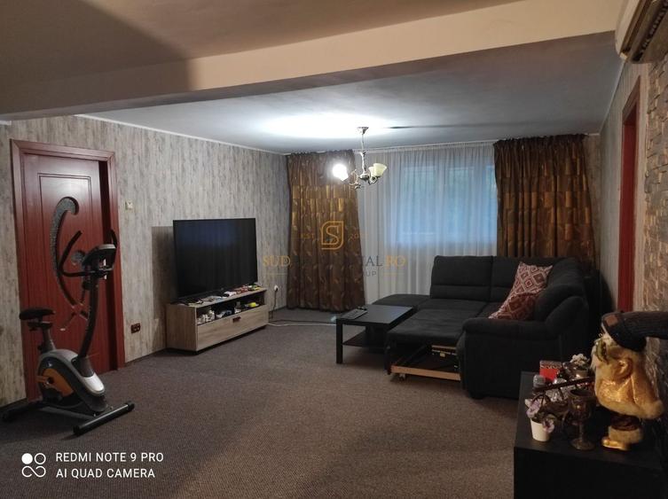 Casă individuală cu 6 camere cu Piscina în Dristor