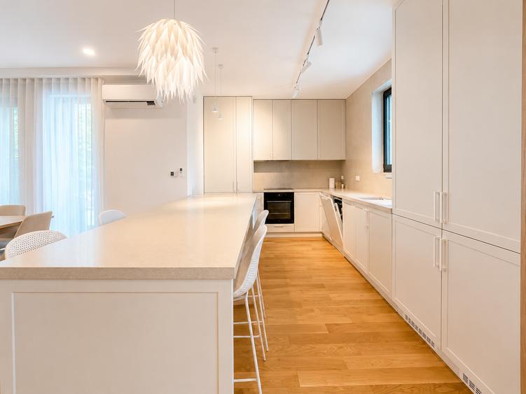 Duplex cu 5 camere cu Canalizare în Central