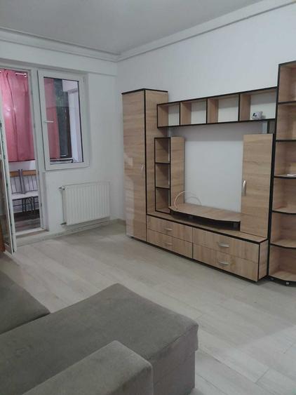 Apartament cu 3 camere semidecomandat în Chiajna