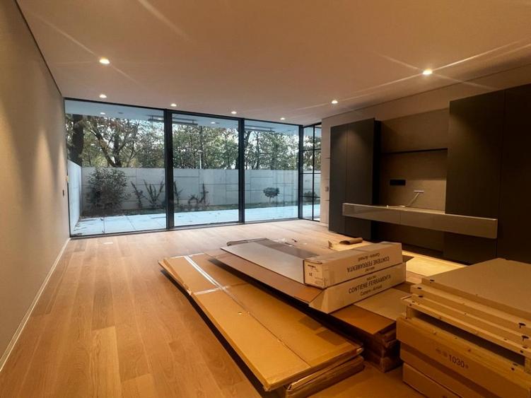Apartament cu 4 camere decomandat, mobilat în Primăverii