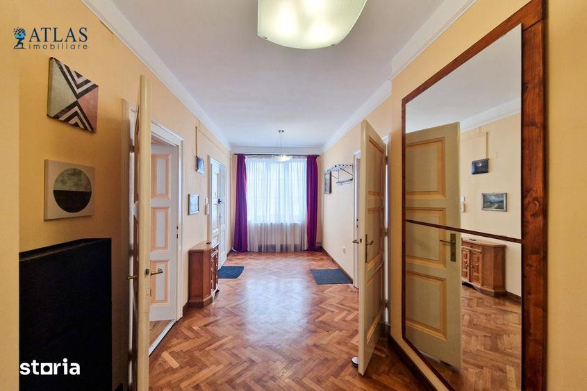 Apartament cu 3 camere decomandat în Brașovul Vechi