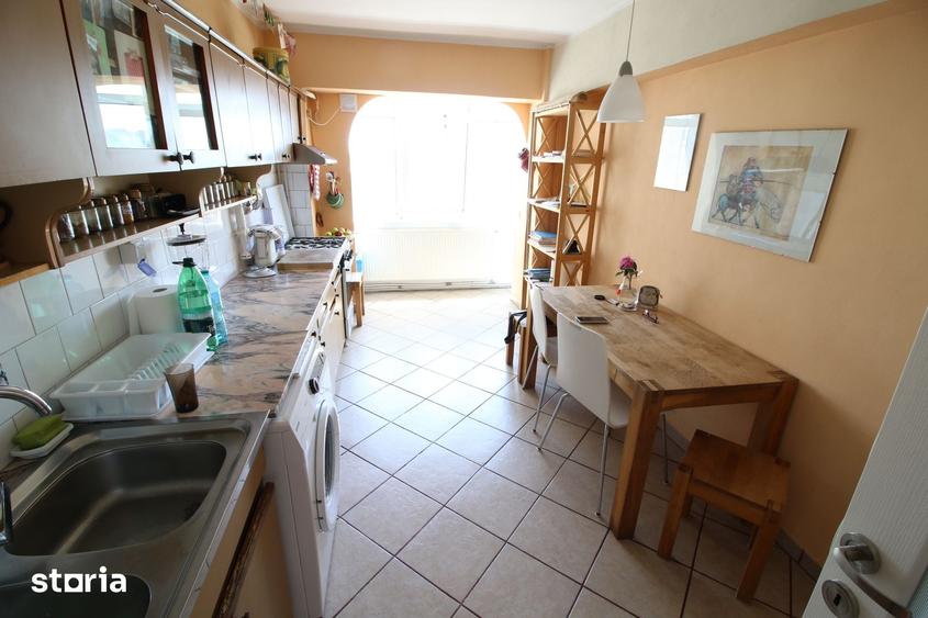 Apartament cu 4 camere decomandat în Piața Centrală
