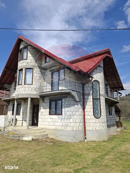 Casă cu 5 camere cu Teren 676 Mp în Bogdan Vodă