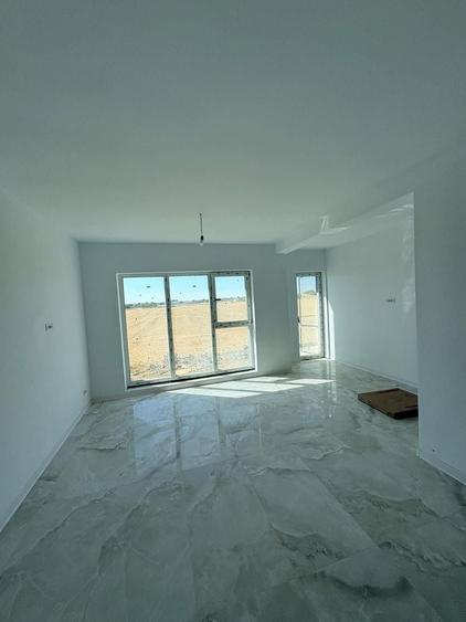 Apartament cu 3 camere semidecomandat, mobilat în Giroc