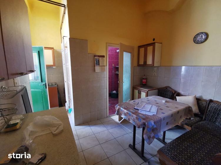 Apartament cu 3 camere semidecomandat în Central