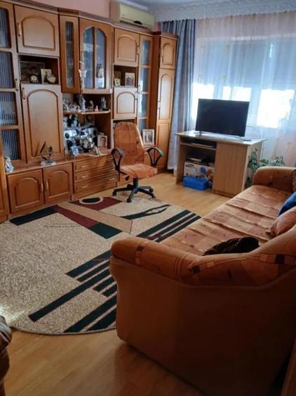Apartament cu 2 camere decomandat în Calarași 4