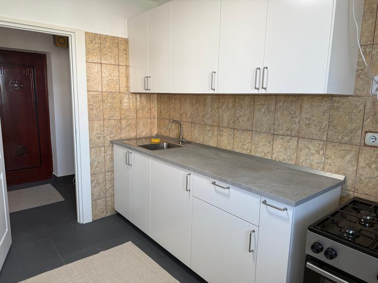 Apartament cu 2 camere semidecomandat în Bucur Obor
