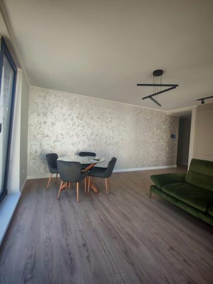 Apartament cu 3 camere semidecomandat în Gruia