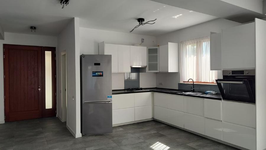 Duplex cu 5 camere cu Teren 300 Mp în Central