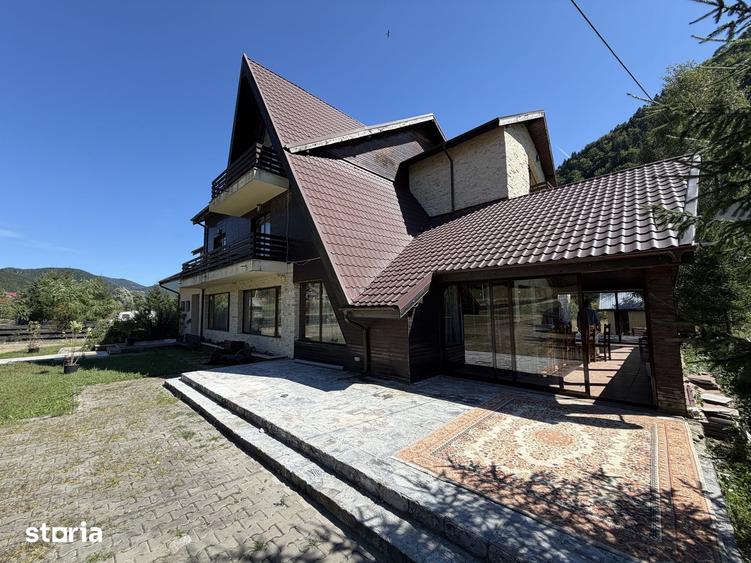 Casă cu Teren 3295 Mp în Tulnici