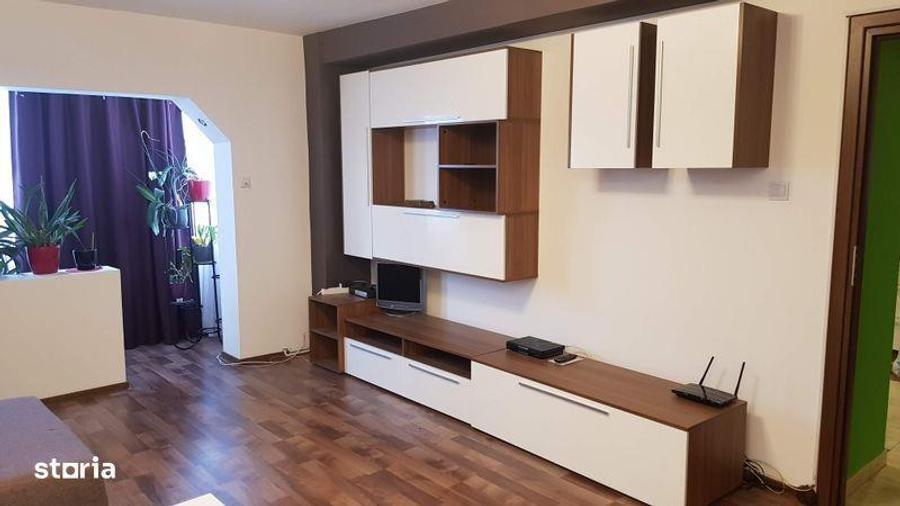 Apartament cu 3 camere decomandat în Tărlungeni