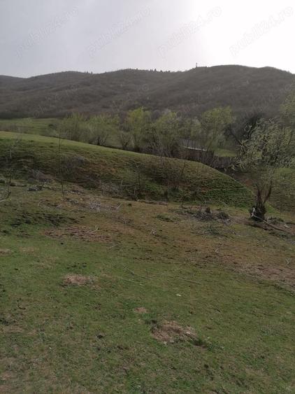 Teren de 1900 mp, în Gura Râului