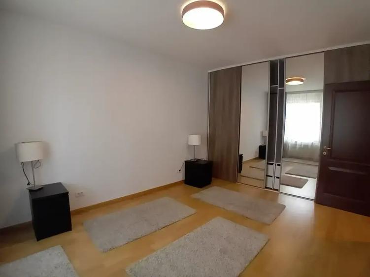 Apartament cu 3 camere semidecomandat, mobilat în Clucerului