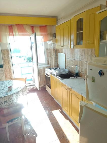 Apartament cu 3 camere decomandat în Exterior Vest