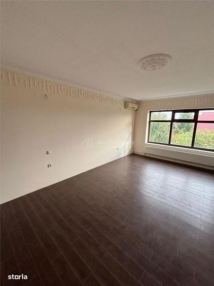 Casă cu 4 camere în Vânători