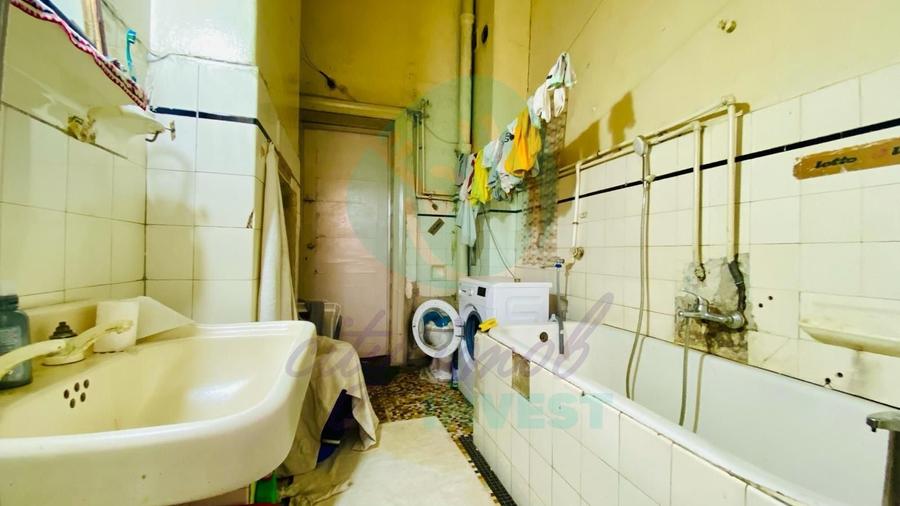Apartament cu 4 camere semidecomandat în Unirii