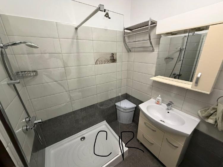 Apartament cu 2 camere semidecomandat, mobilat în Calea Călărașilor