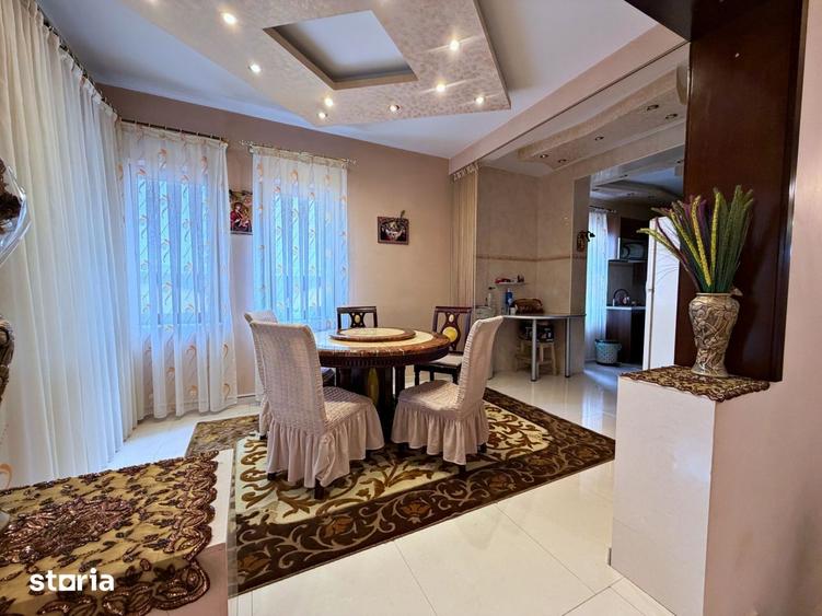 Casă cu 8 camere cu Teren 471 Mp în Centrul Civic