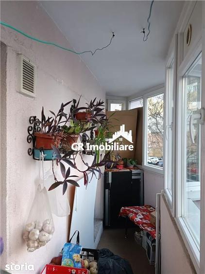Apartament cu 3 camere semidecomandat în Dristor