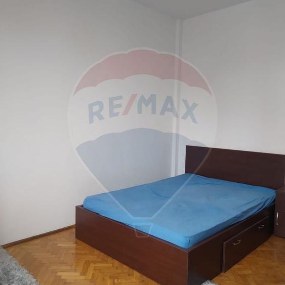 Garsonieră decomandată, mobilată în Universitate