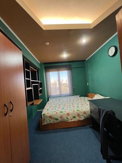 Apartament cu 4 camere semidecomandat în Ultracentral