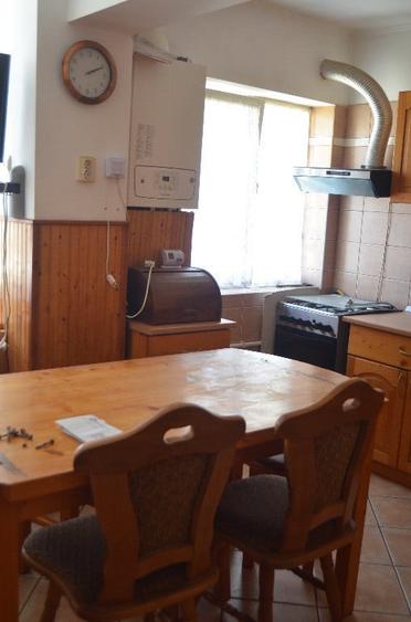 Apartament cu 2 camere decomandat în Telecabinei