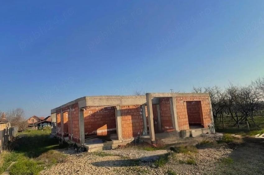 Casă cu Teren 980 Mp în Nufărul
