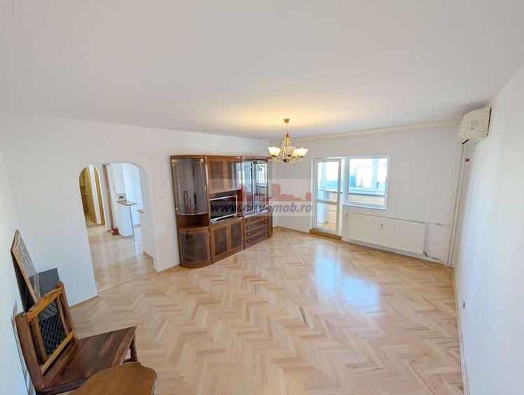 Apartament cu 2 camere decomandat în Victoriei