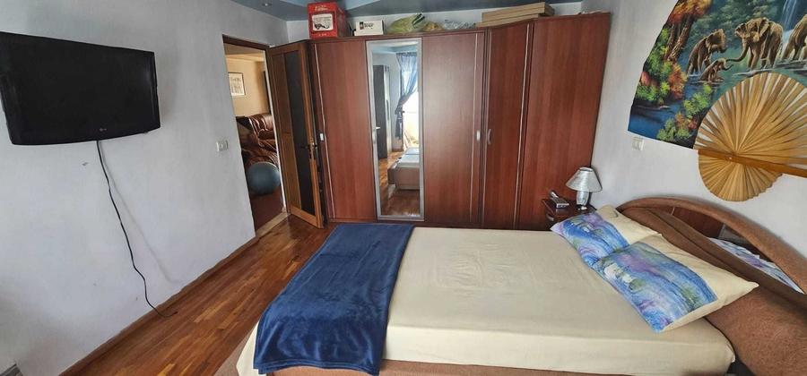 Apartament cu 3 camere decomandat în Tineretului