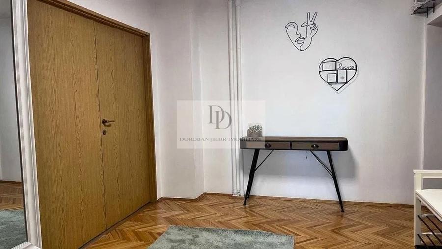 Apartament cu 3 camere decomandat, mobilat în Central